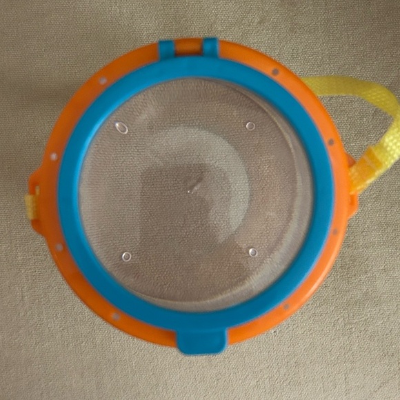 Bug Collection Container with Magnifying Top - Picture 3 of 3